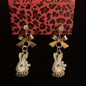 Cute vintage Alice in Wonderland earrings